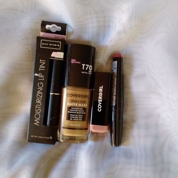 Makeup Bundle   - Picture 1 of 2